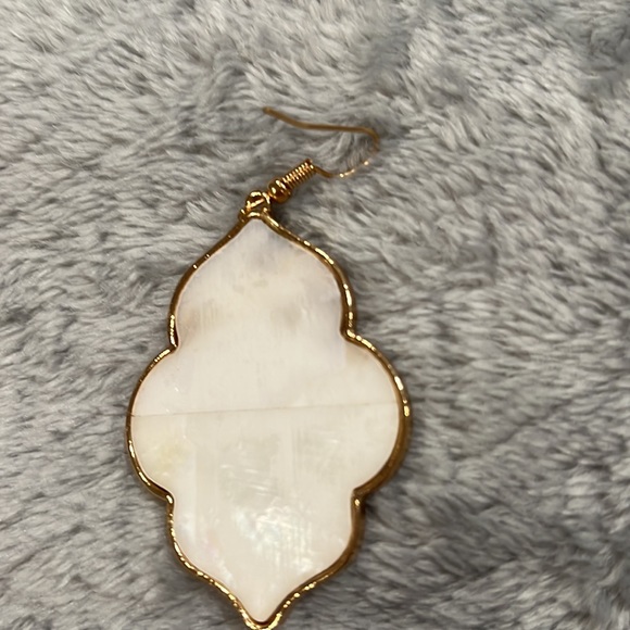 Mother of Pearl Earrings - Picture 3 of 4